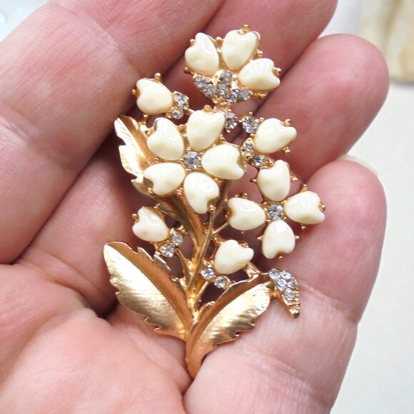 Vintage Brooch Flowers Small Bouquet Golden Tone Pin Retro Fashion Accessories - Picture 2 of 5